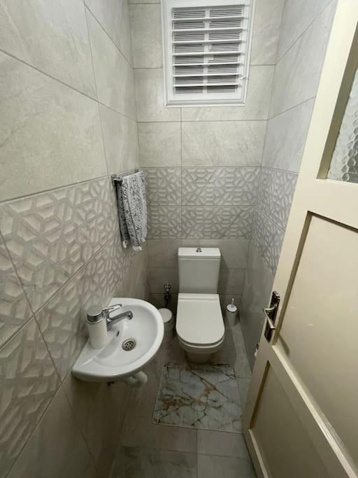 Cift Klimali, 110m2, 3+1, Metro 5dk, 1000mbps Inte Apartment Izmir