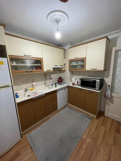 Apartment Cift Klimali, 110m2, 3+1, Metro 5dk, 1000mbps Inte